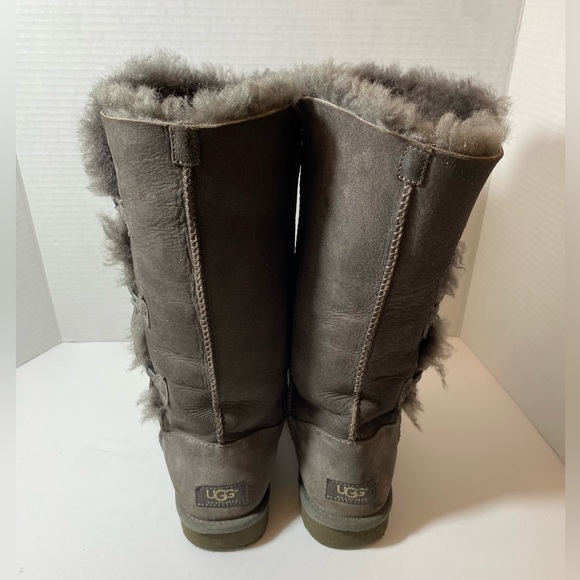 UGG PRE-OWNED WOMEN'S BAILEY BUTTON TRIPLET II GRAY BOOTS SIZE 7 - Picture 3 of 9